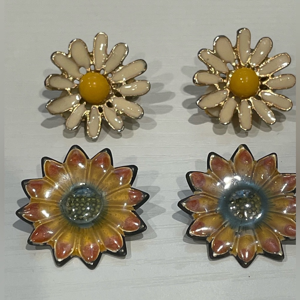 Vintage Flower Power Clip Earrings Daisy Sunflower Fun Hippie